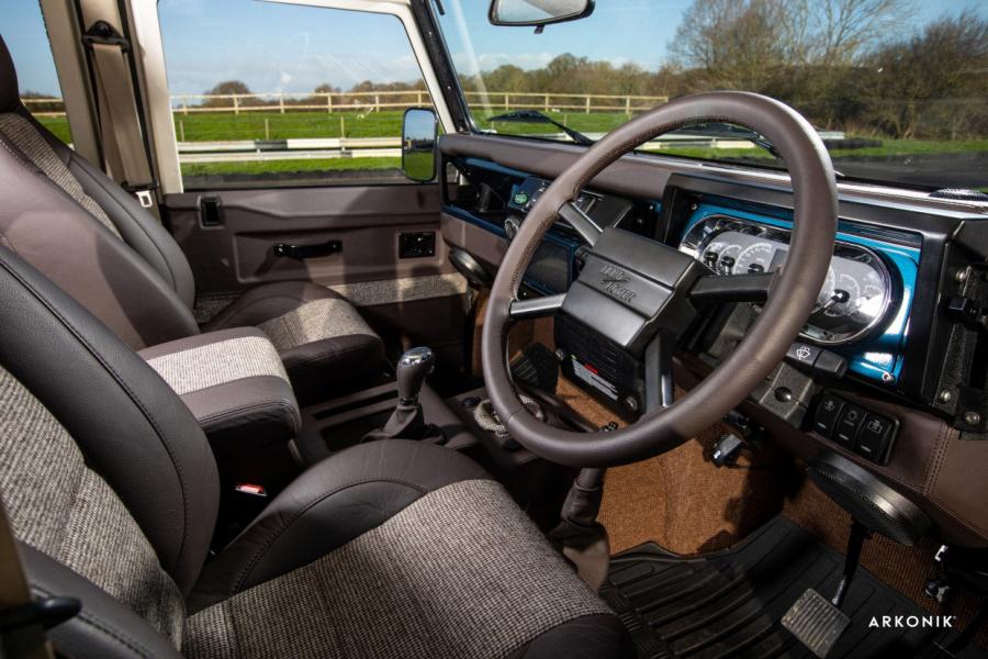 Интерьер Land Rover Defender 110 UJO by Arkonik 2020 года  (фото 7 из 27)